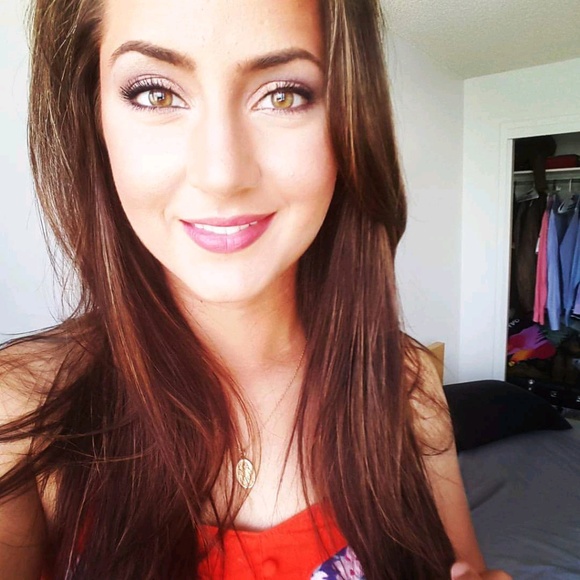 Meet your Posher, Dee - Picture 1 of 1